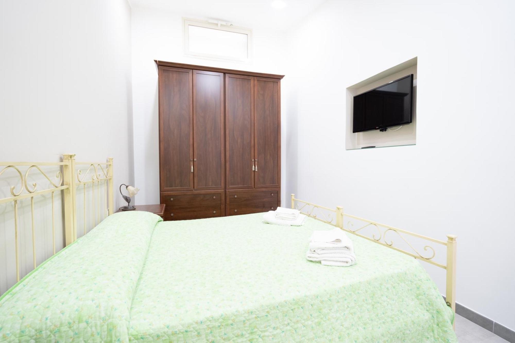 Casa Vacanza Serafino Appartement Catánia Buitenkant foto